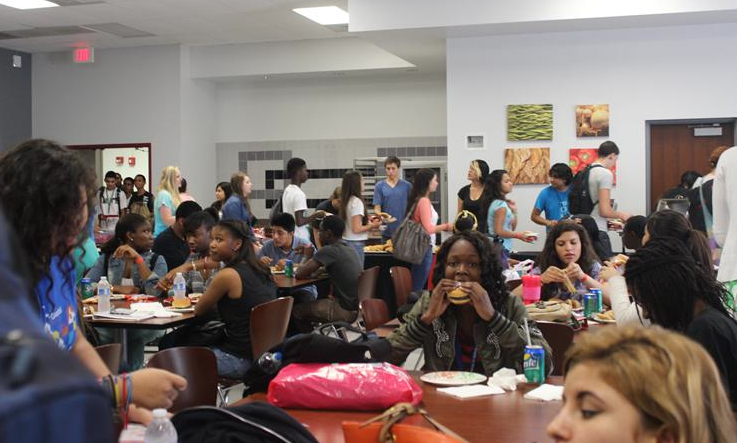 AP and AICE students enjoyed lunch in the Tomahawk Cafe.