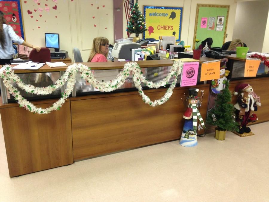 The+ninth+and+tenth+grade+office+is+in+the+holiday+spirit.