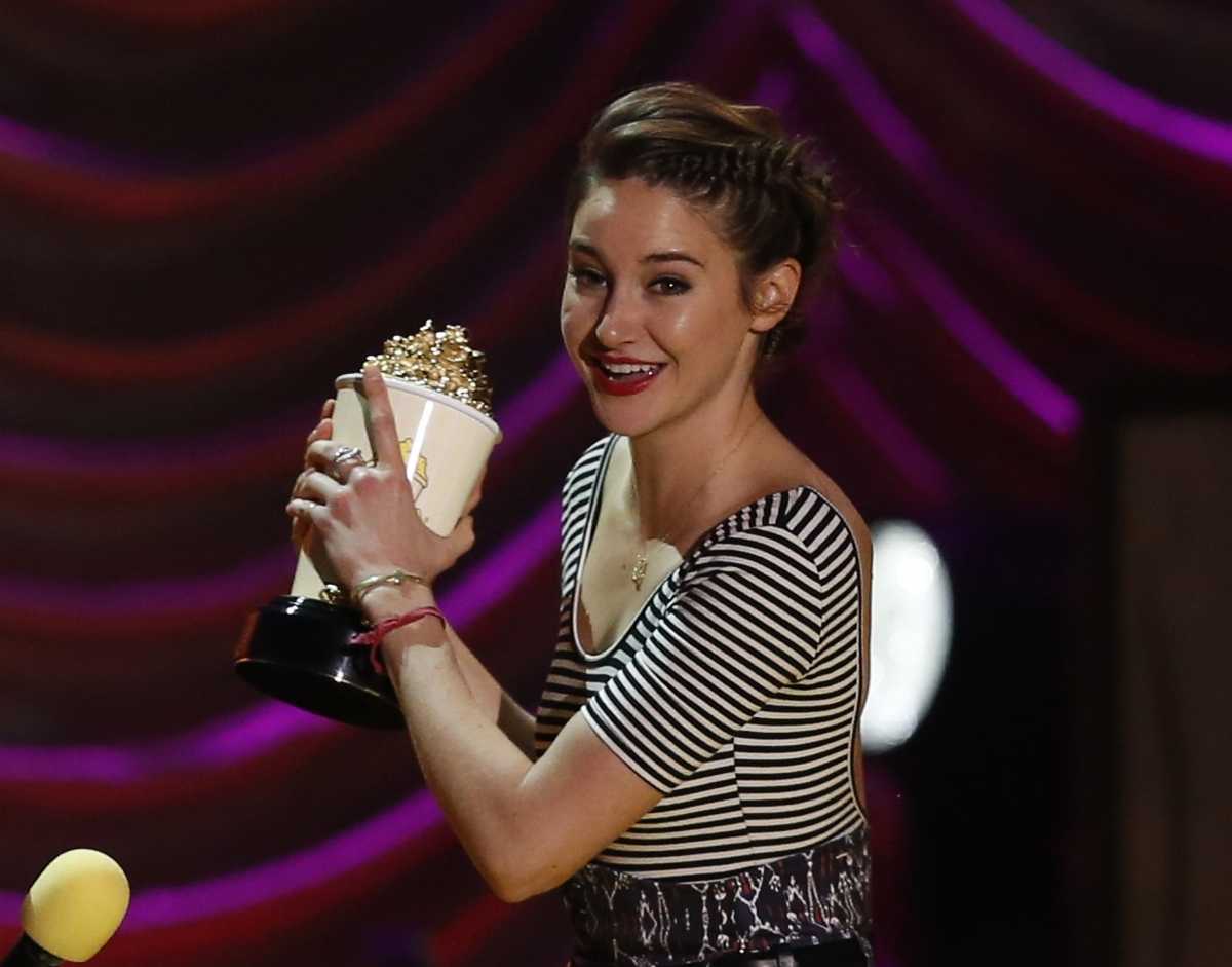 Mtv movie awards 2016. Shailene Woodley 2010 MTV movie Awards. MTV 2015 movie Awards. MTV film Awards. Премия МТВ фильм 2019 награда.