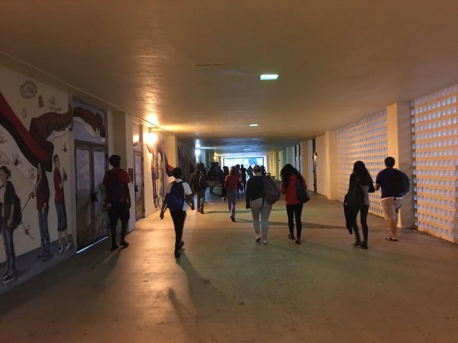 Students walked to class down the 4000 building.