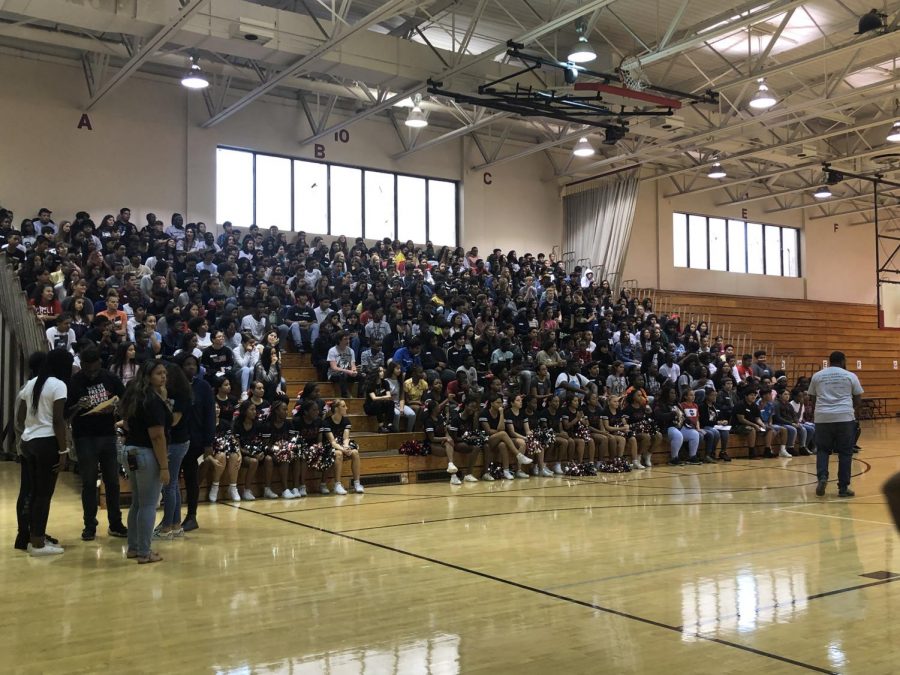 A mass of the class of 2023 Freshmen situated in Santaluces Gymnasium. 