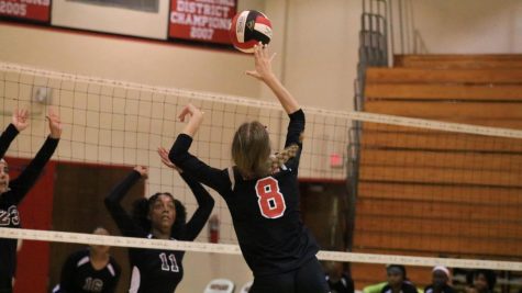 Varsity Girls Volleyball Comes Off a Losing Streak