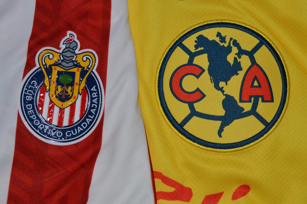 Badges of Chivas and América