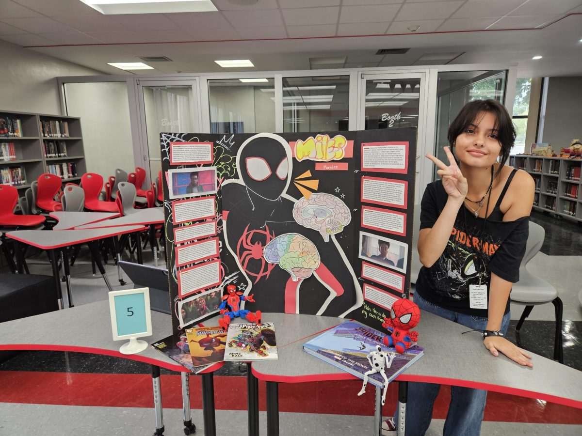 Altamiranda next to Sunflower at the AP Psychology Brain Expo.